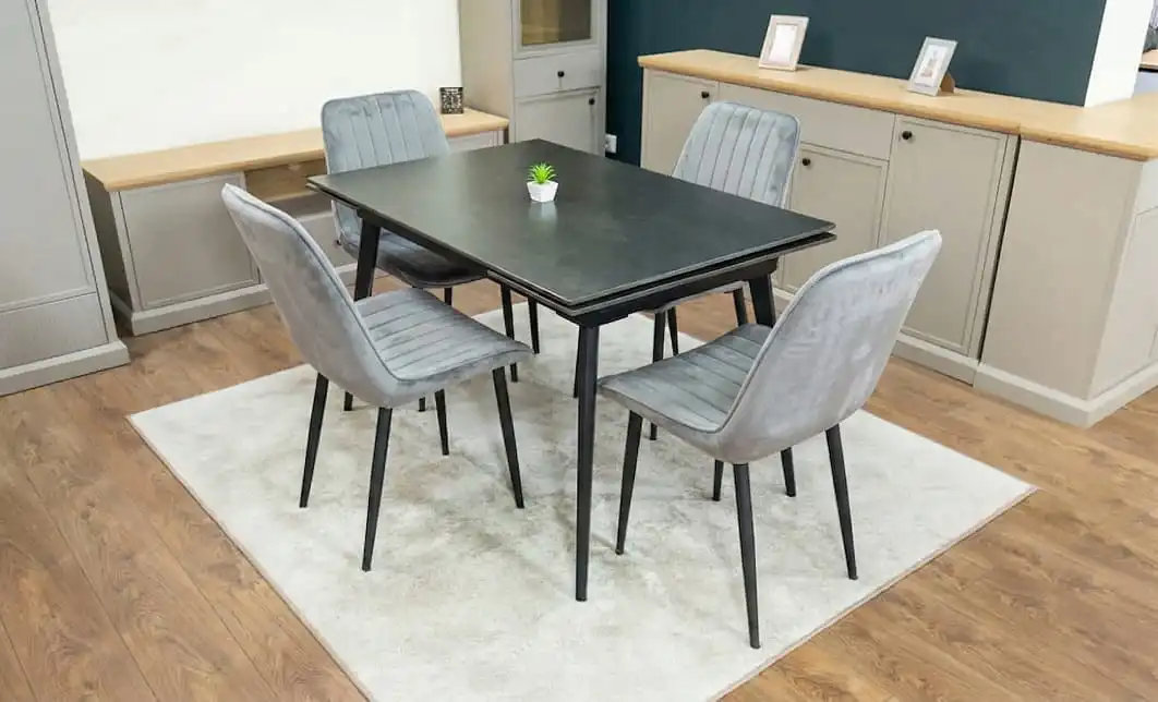 Set Masă Living Extensibilă DTM0101 Blat Ceramic Gri cu 4 Scaune Tapițate KJC176 Gri