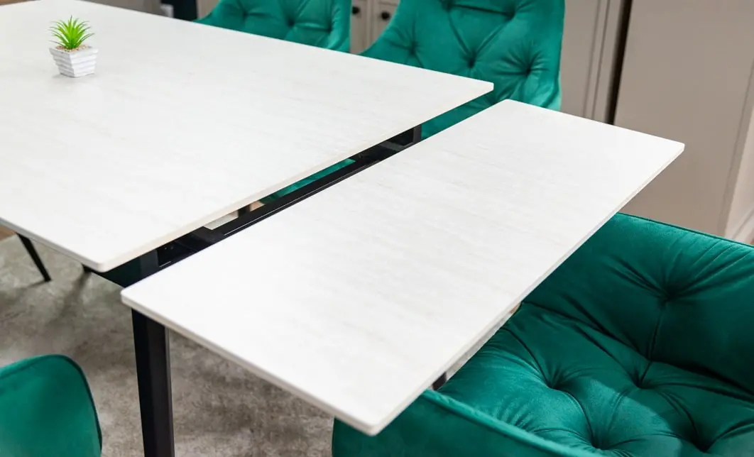 Set Masă Living Extensibilă DTM0101CS Bej cu 6 Scaune Tapițate KJC38 Verzi