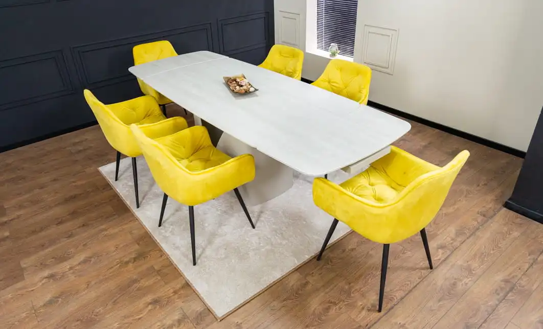 Set Masă Living Extensibilă DTM0405CS Blat Ceramic Bej cu 6 Scaune Tapițate KJC38 Galbene 1
