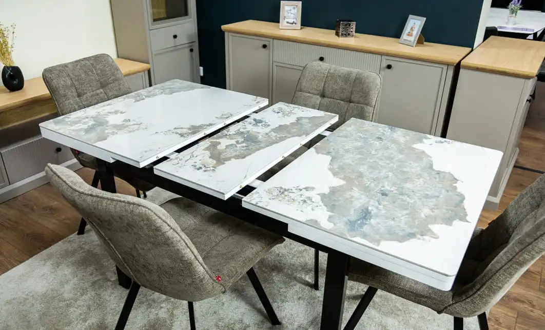 Set Masă Living Extensibilă Blat Ceramic KJT416 / DT018 Alb-Cappuccino cu 4 Scaune DCM1801CF Verzi