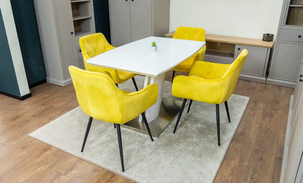 Set Masă Living Extensibilă KJT380 Blat Lucios Alb cu 4 Scaune KJC38 Galbene 4