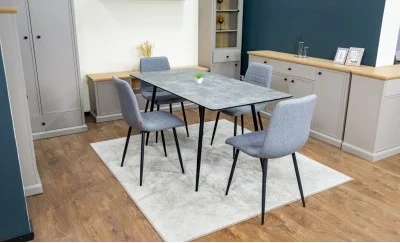 Set Masă Living Extensibilă KJT546 Gri cu 4 Scaune Tapițate KJC5341 Gri