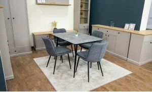 Set Masă Living Extensibilă KJT546 Gri cu 4 Scaune Tapițate DCM2001AF Gri