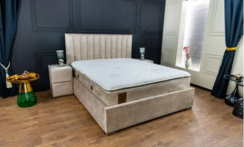 Noptiera Klaus Bej Deschis