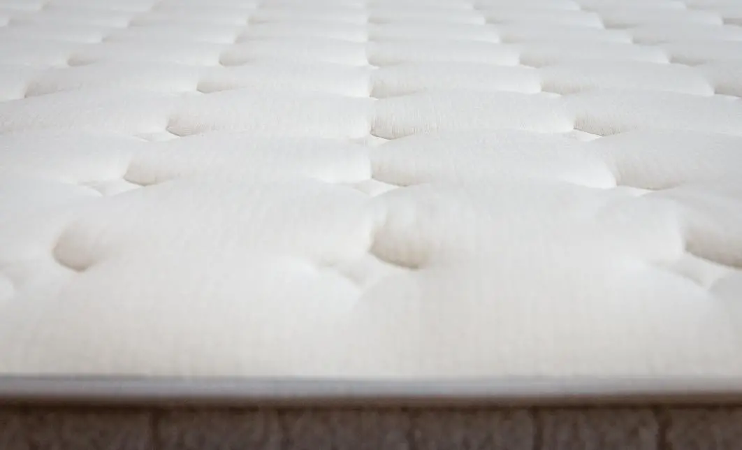 Set Pat Tapitat cu Saltea si Somiera Split Gri Deschis, 160x200