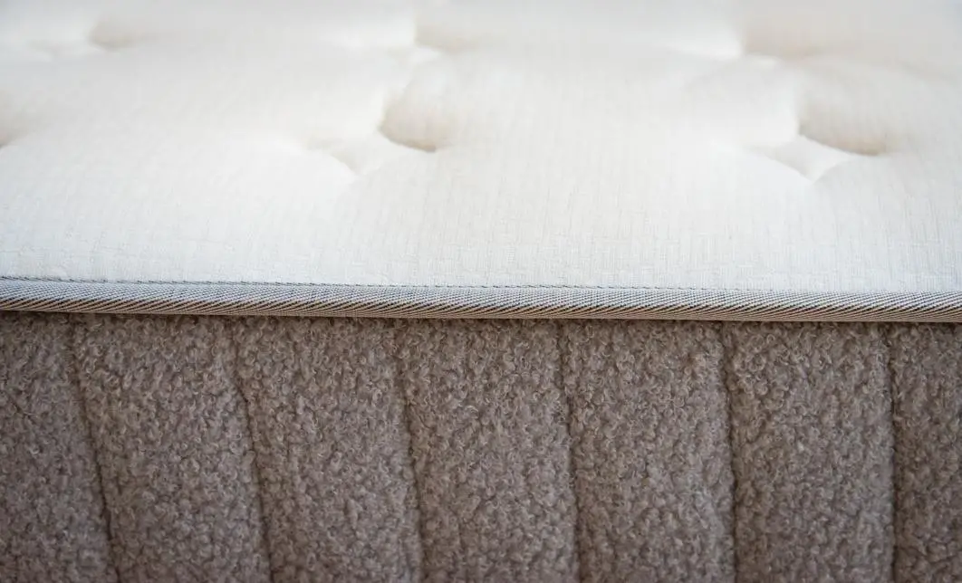 Set Pat Tapitat cu Saltea si Somiera Split Gri Deschis, 160x200