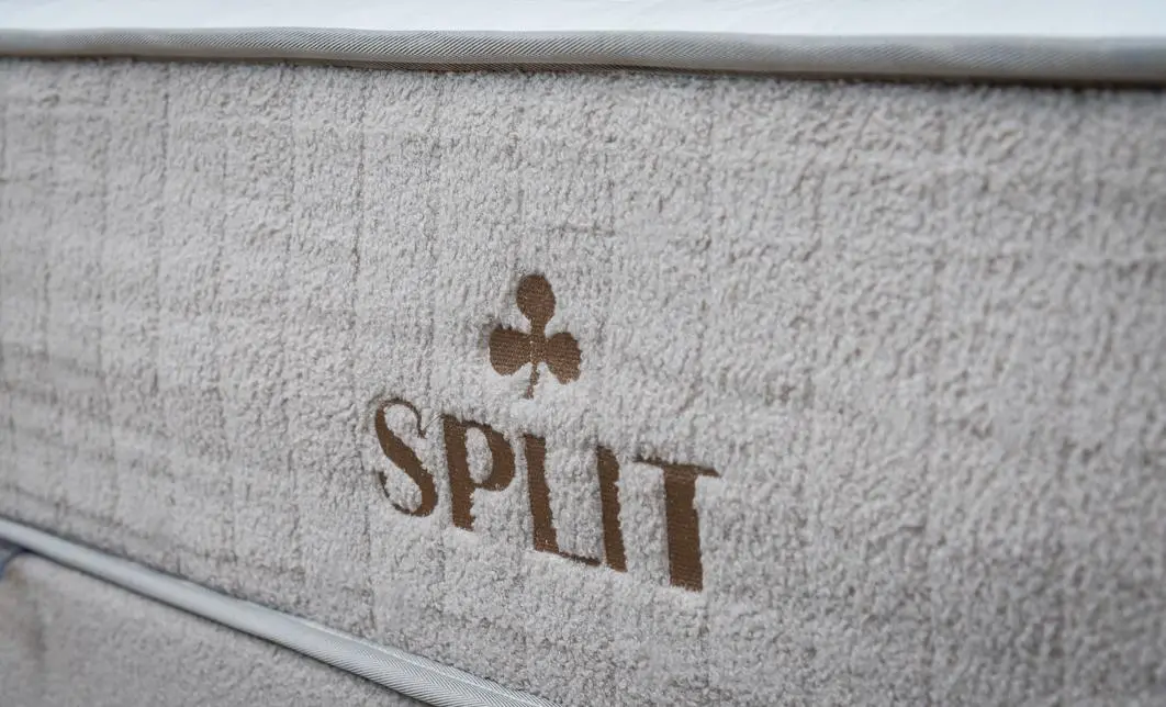 Set Pat Tapitat cu Saltea si Somiera Split Gri Deschis, 160x200 6